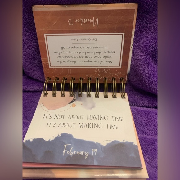 Ryve Gold Spiral Inspirational Quote Daily Calendar New - Picture 4 of 6